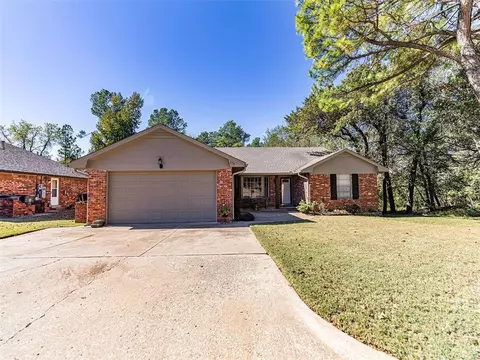 233 Chaucer Crescent St, Midwest City, OK 73130