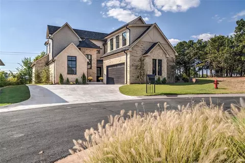 6717 Royale Ct, Edmond, OK 73025