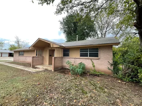 1130 Berwyck Dr, Moore, OK 73160