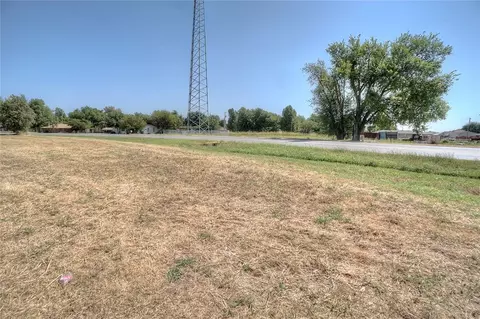 605 SW 4 St, Tuttle, OK 73089 photo 2