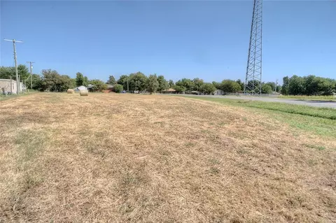 605 SW 4 St, Tuttle, OK 73089 photo 3