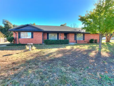140 Sheridan Pl, Chickasha, OK 73018