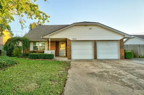 1204 NW 6th Pl, Moore, OK 73170