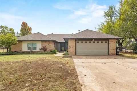 1330 W Linden Dr, Mustang, OK 73064