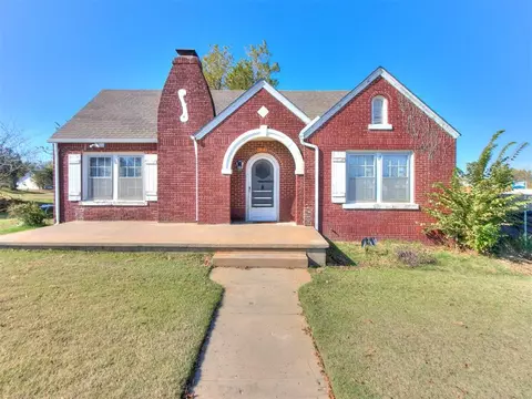 121 S 8th St, Mcloud, OK 74851
