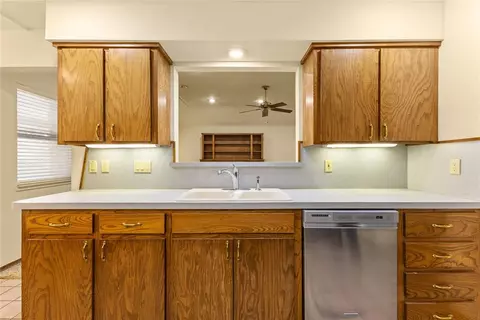 206 S Morrison Dr, Ada, OK 74820 photo 10