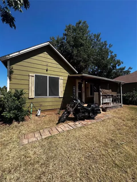402 E Grant Ave, Guthrie, OK 73044 photo 2