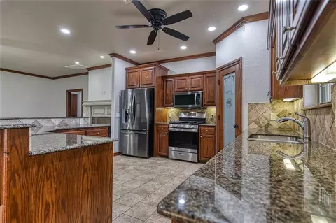 2205 Ez Go Dr, Weatherford, OK 73096
