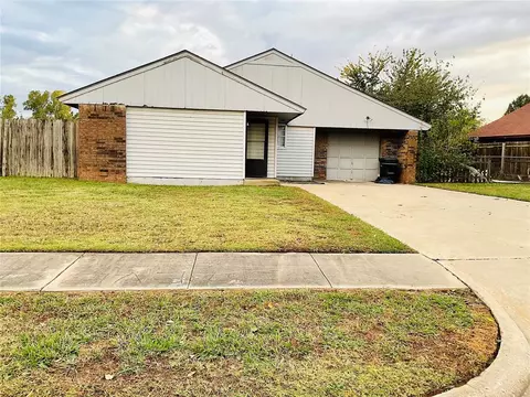 816 SE 14th St, Moore, OK 73160
