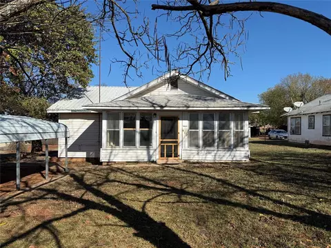 412 E 13th St, Chandler, OK 74834