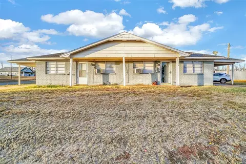 411 E 3rd St, Hydro, OK 73048