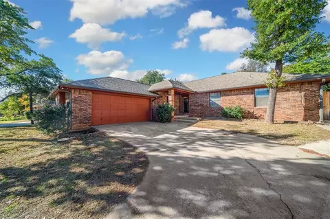 813 Marston Dr, Edmond, OK 73034