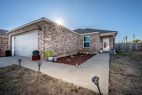 953 Klare Ln, Midwest City, OK 73130