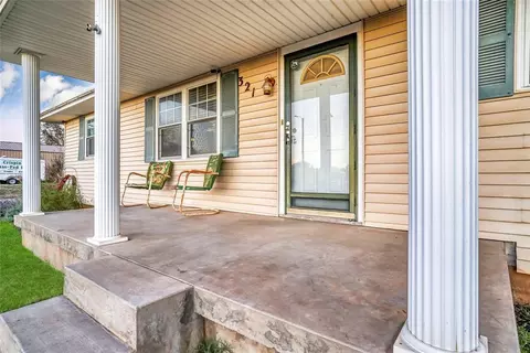321 N 11th St, Thomas, OK 73669 photo 3