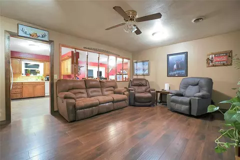 321 N 11th St, Thomas, OK 73669 photo 5
