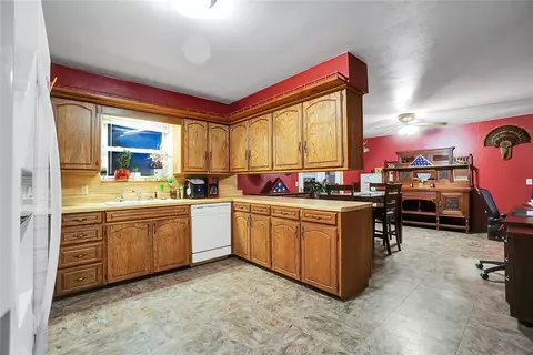 321 N 11th St, Thomas, OK 73669 photo 8