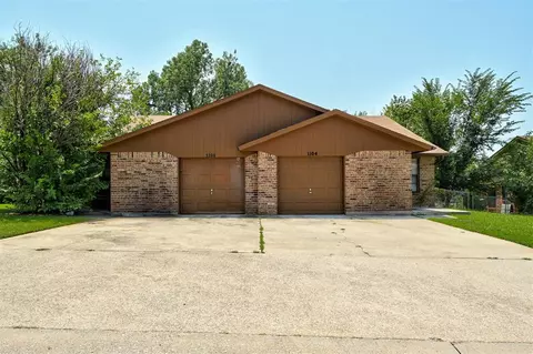 1104 Tall Oaks Dr, Midwest City, OK 73110