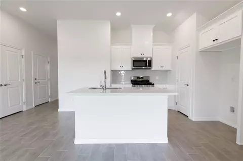 10340 SW 55th Ter, Mustang, OK 73064