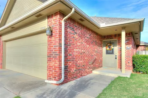13812 Oxford Dr, Edmond, OK 73013