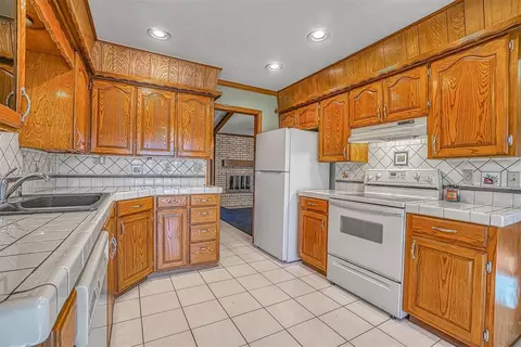 908 Cambridge Dr, Altus, OK 73521 photo 15