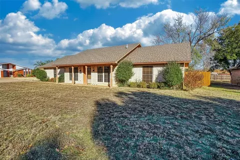 908 Cambridge Dr, Altus, OK 73521 photo 4