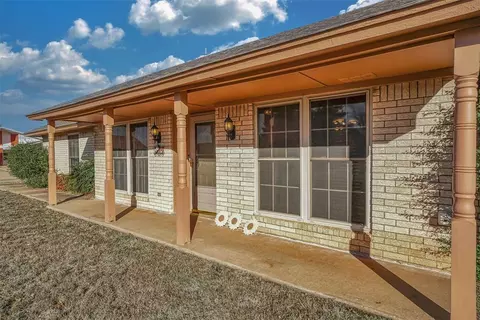 908 Cambridge Dr, Altus, OK 73521 photo 5