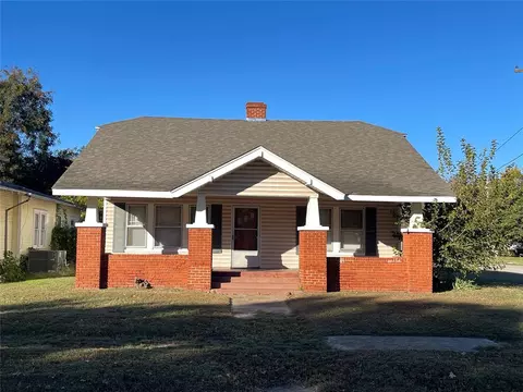 702 S 17th St, Chickasha, OK 73018