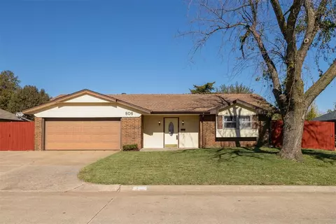 806 SW 24th St, El Reno, OK 73036