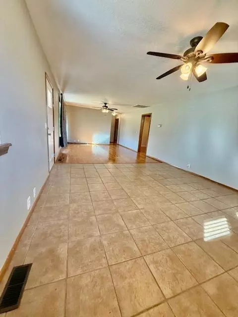 409 E Michigan St, Corn, OK 73024 photo 3