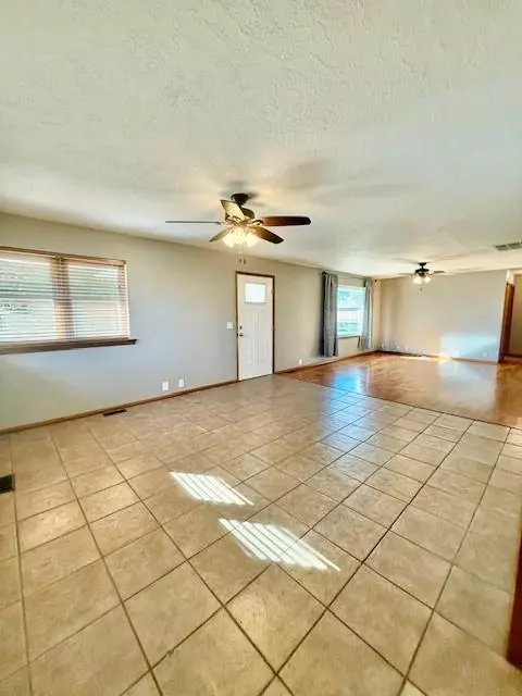 409 E Michigan St, Corn, OK 73024 photo 2