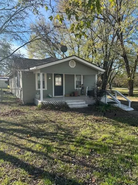 1013 W Bdwy St, Okemah, OK 74859
