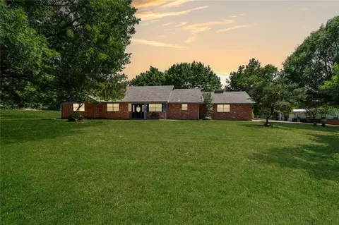 1104 W Rose Rd, Marlow, OK 73055