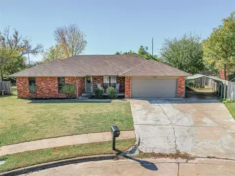 820 NE 20th St, Moore, OK 73160