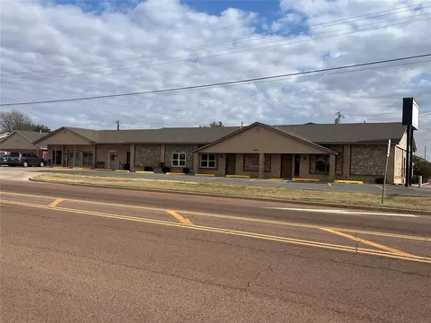 2908 N Park Ln, Altus, OK 73521