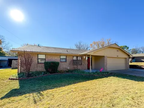 902 Susan Dr, Noble, OK 73068