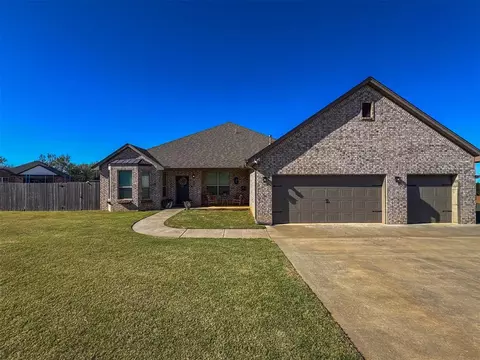 215 Lyla Glen Dr, Washington, OK 73093