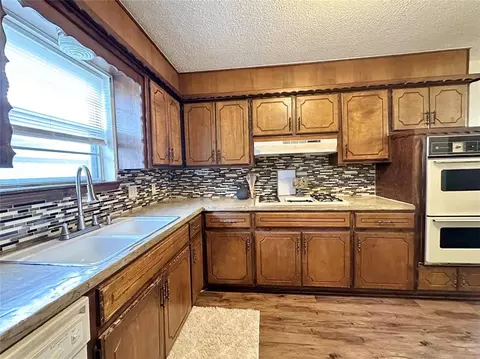 809 E Georgia St, Shawnee, OK 74804 photo 3