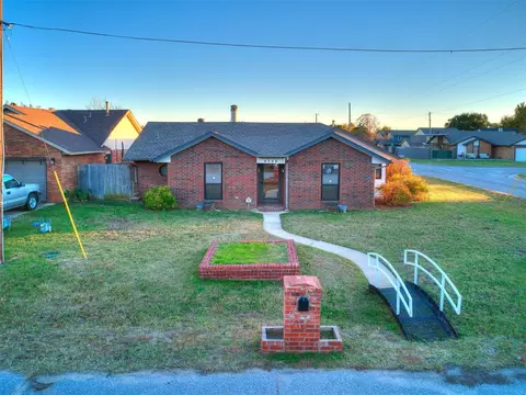 8238 NW 11th St, Oklahoma City, OK 73127