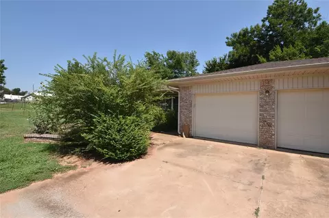 109 W Rush Rd, Guthrie, OK 73044 photo 2