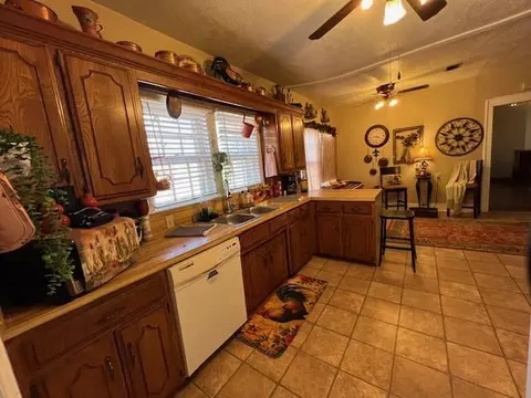 425 S 3rd St, Mountain View, OK 73062 photo 23