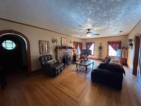 425 S 3rd St, Mountain View, OK 73062 photo 8