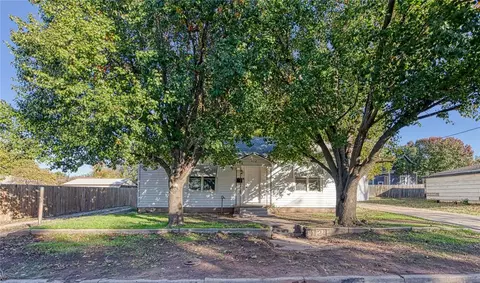 412 N Kentucky Ave, Mangum, OK 73554