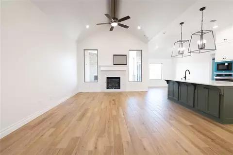 8301 Mountain Oak Dr, Edmond, OK 73034