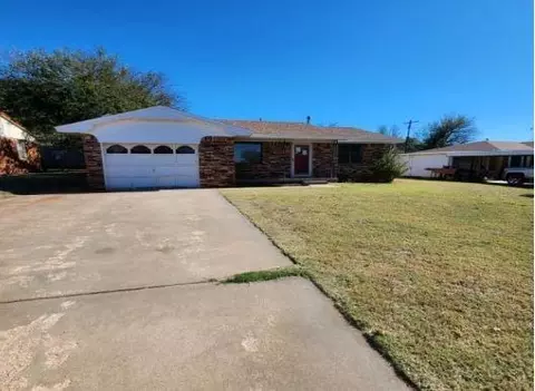 1712 N 4th St, Sayre, OK 73662