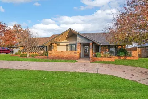 1640 Crestview Dr, Cordell, OK 73632
