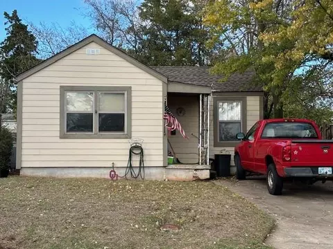 519 W Arapaho Ave, Weatherford, OK 73096