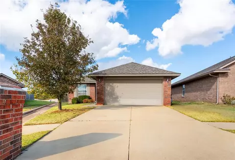 657 SW 37th St, Moore, OK 73160