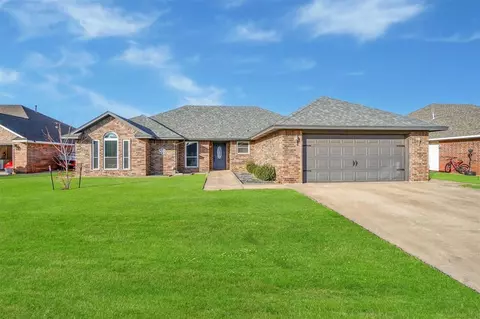 501 Peacock Cir, Altus, OK 73521 photo 2