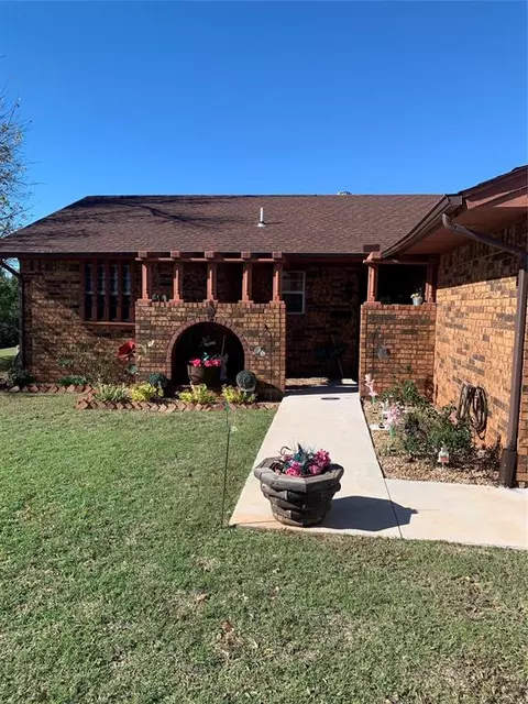 102 Sugar Creek Dr, Binger, OK 73009