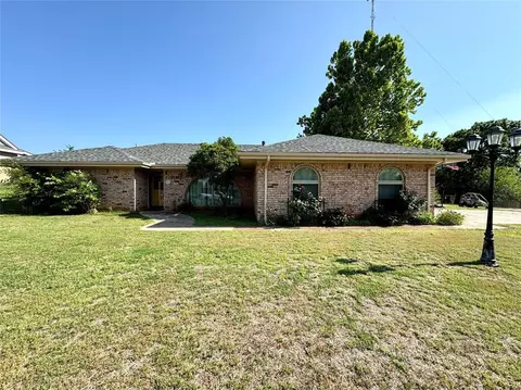 14 Cherry Dr, Chickasha, OK 73018